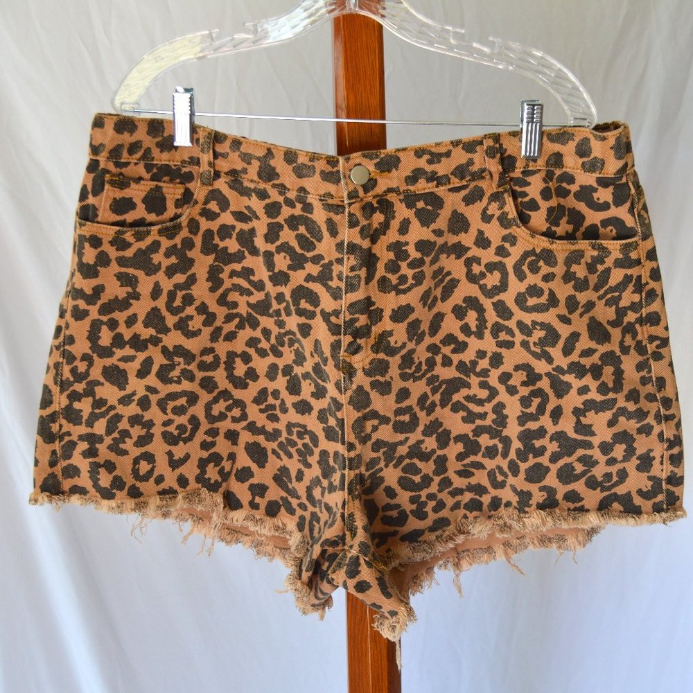 Plus Size 2XL Leopard Cut-Off Jean Shorts Hayden Los Angeles